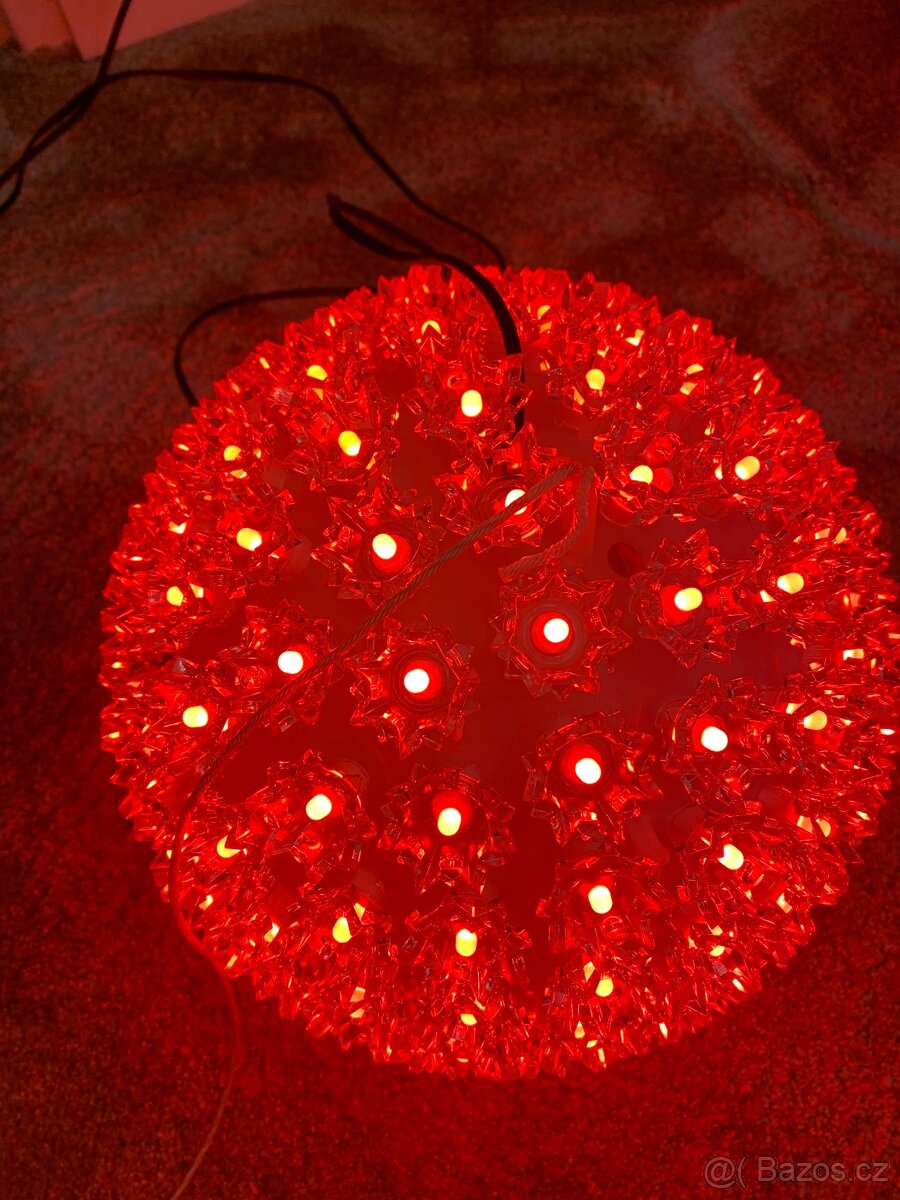 LED červená svítící koule Wintergreen Starlight Sphere - 2