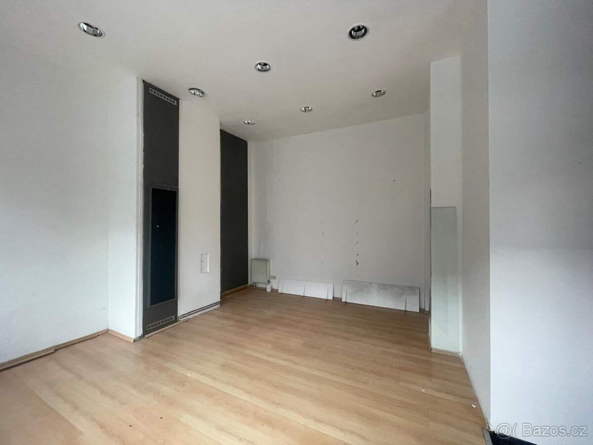 Pronájem obchodních prostor v centru Zlína - 2