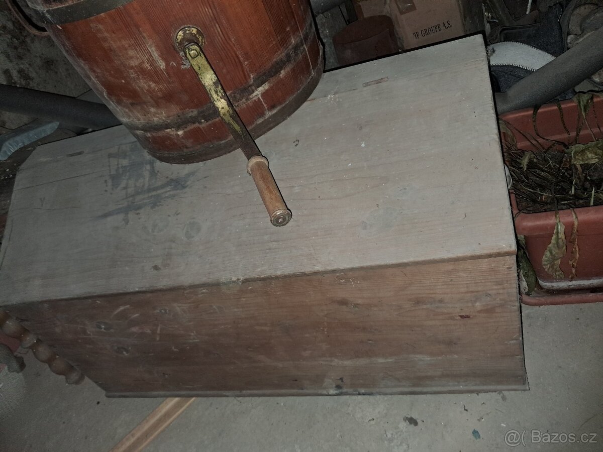 Starožitná bedna na obilí,nebo mouku. - 2
