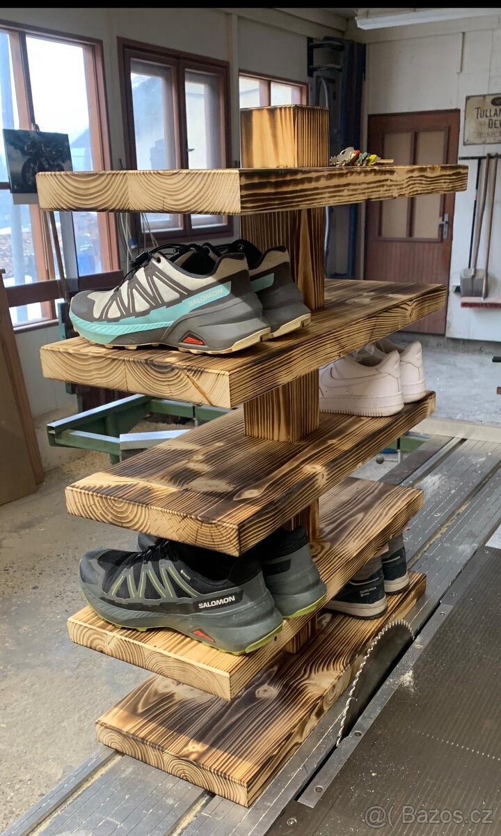 Dřevěný botník - 2