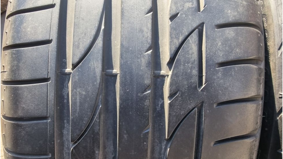 Letní pneu 235/40/19 Bridgestone - 2