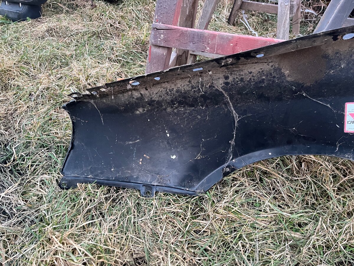 Blatník Ford Fiesta iv mazda 121 - 2