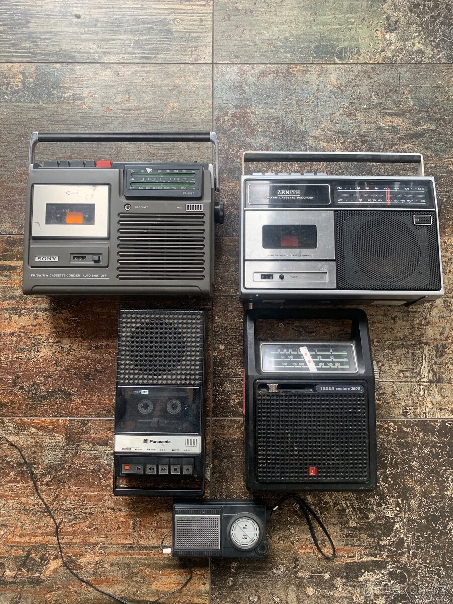 Retro přehrávače Tesla, Zenith, Sony aj. - 2