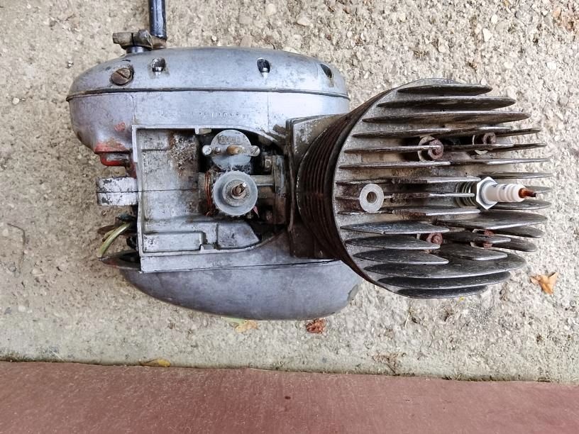 Motor a nádrž ČZ - 2