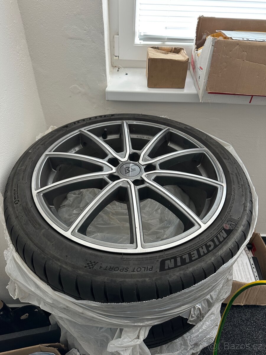 Litá kola 7,5J x19 5x114,3 ET45, pneu Michelin - 2