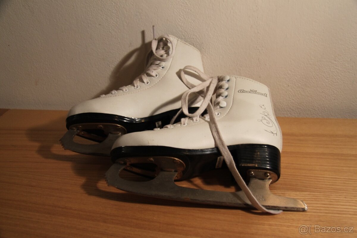 Kožené brusle zavazovací vel. 32, stélka 20,5cm - 2