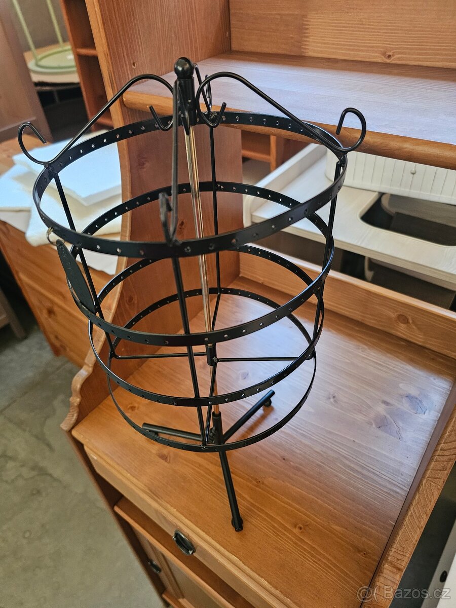 NOVÝ OTOČNÝ STOJAN NA ŠPERKY - 2