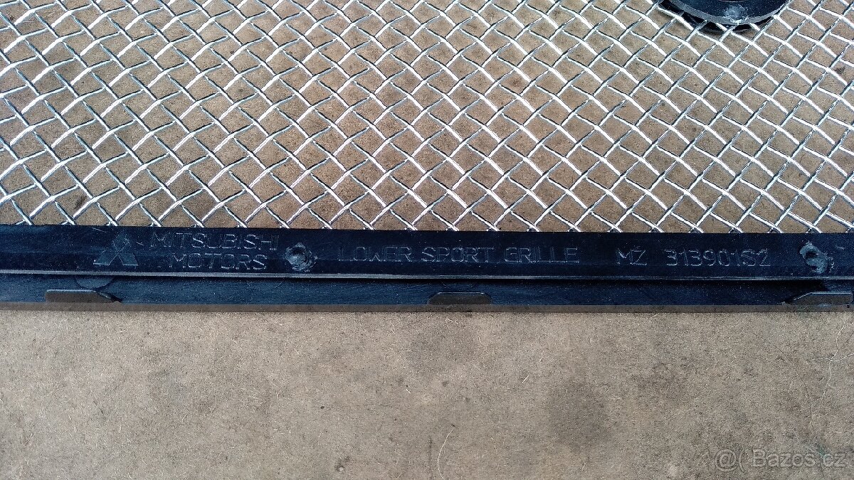 Mitsubishi Outlander mřížka - 2
