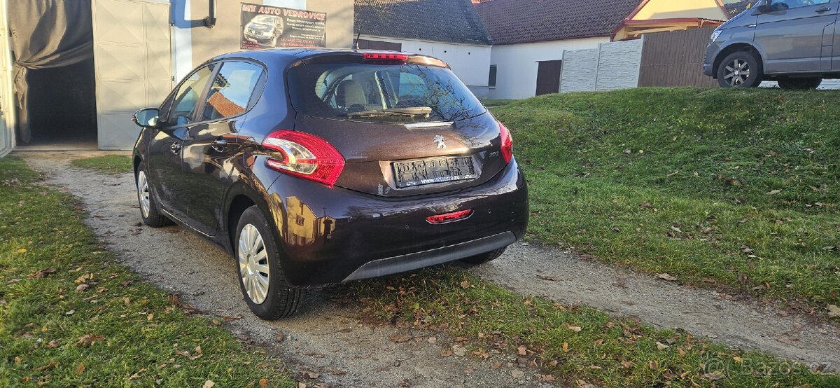 Peugeot 208 1.2 12v 60kw Allure PC KLIMA 6/2013 89900km - 2