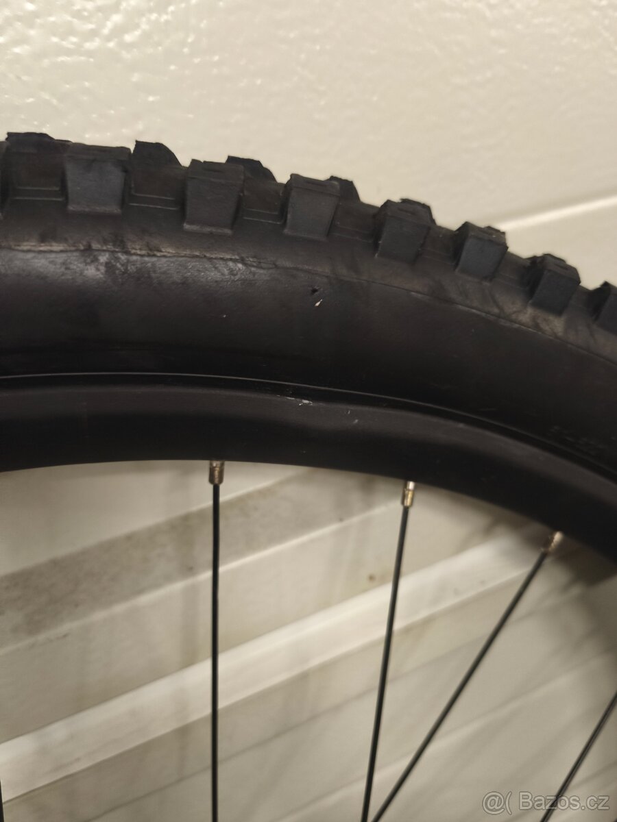 Prodám kompletní zadní kolo Syncros - 2