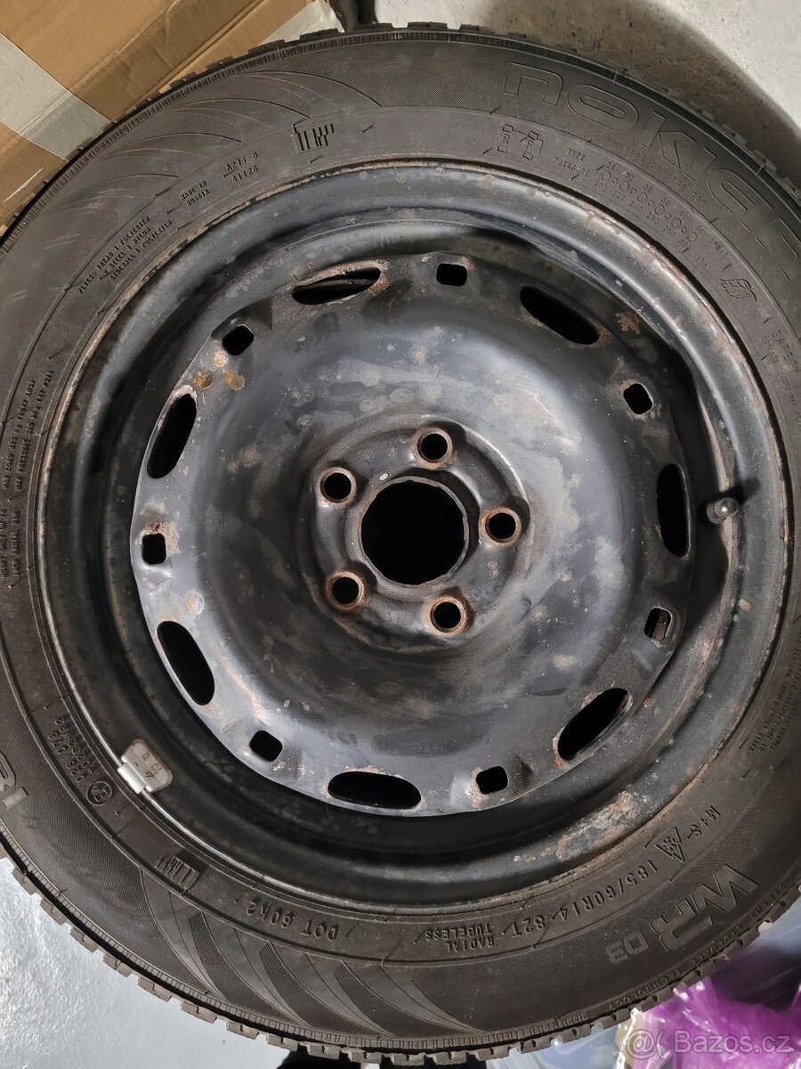 Pneu Nokian na plechových kolech - 2