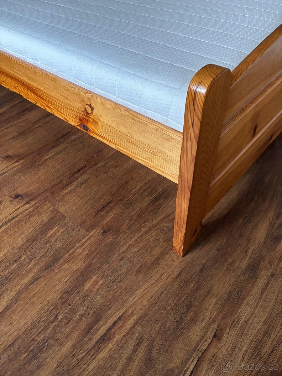 Masivní postel včetně roštu a matrace - 2