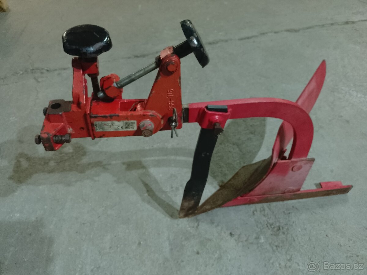 Vari jednostranný pluh pravý,nastavovací těleso NT3 - 2