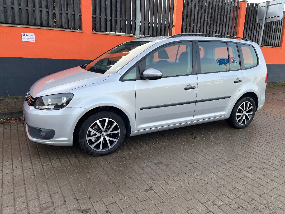 VW Touran 1.6 TDi DSG Serviska - 2