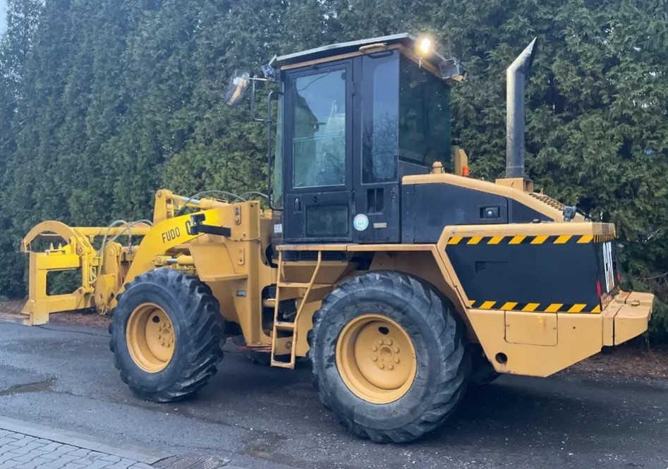 Kolový nakladač CAT 910C - 86 koní - 2