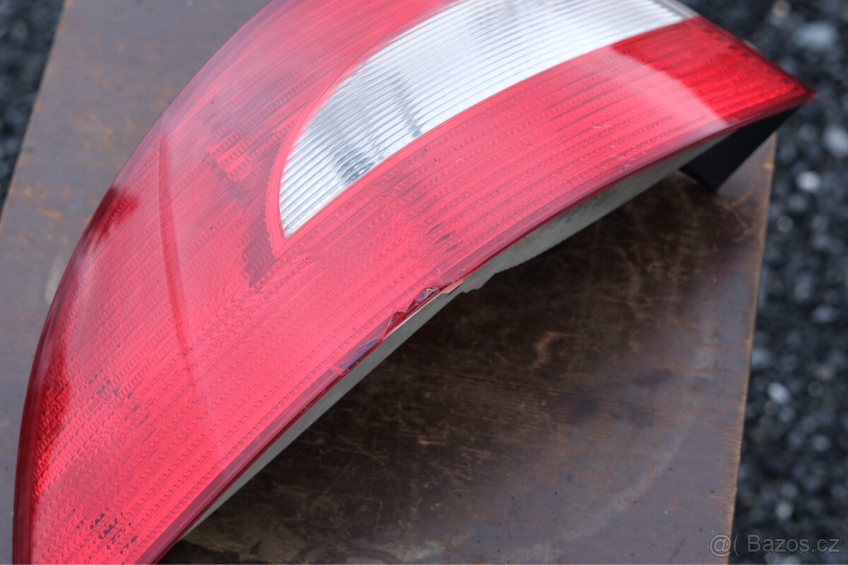 Škoda Superb 2 - zadní světlo - 2
