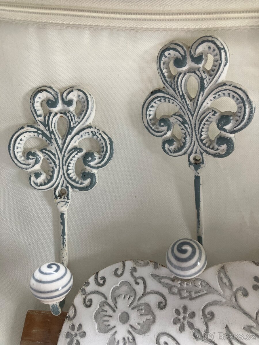 Kovový věšák - 2