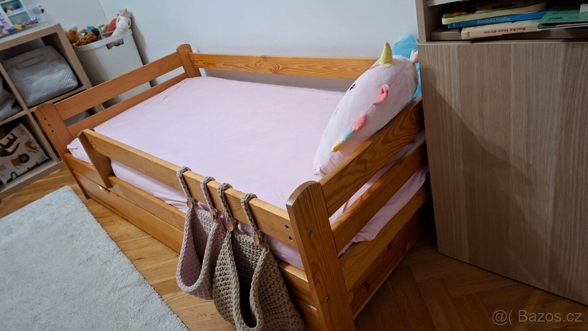Dětská postel s výsuvným šuplíkem a vybavení - 2