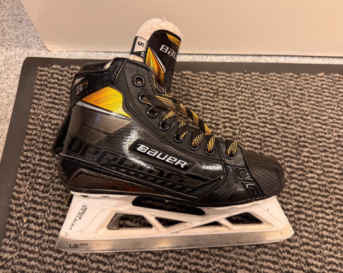 BRANKÁŘSKÉ BRUSLE BAUER SUPREME 3S PRO vel. 39/5 EE - 2