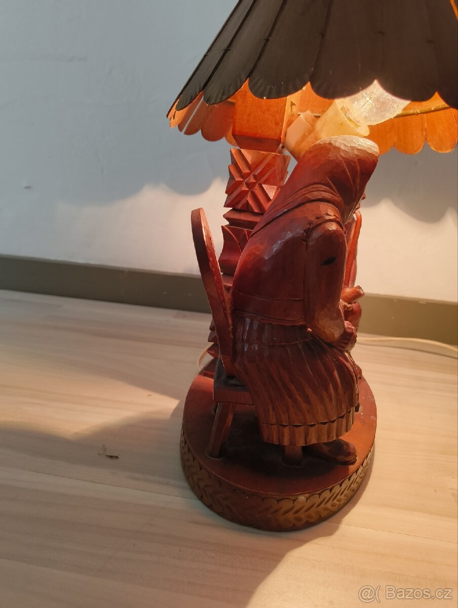 Dřevěná stolní lampa - 2