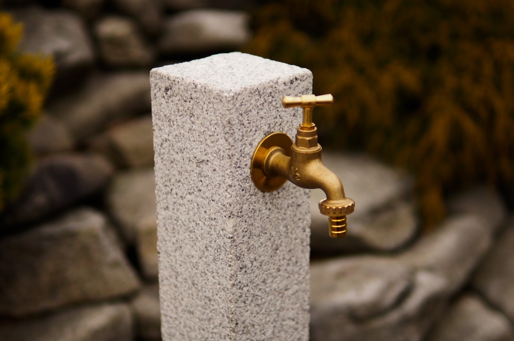 Vodovodní zahradní sloupek z žuly (granit) - 2