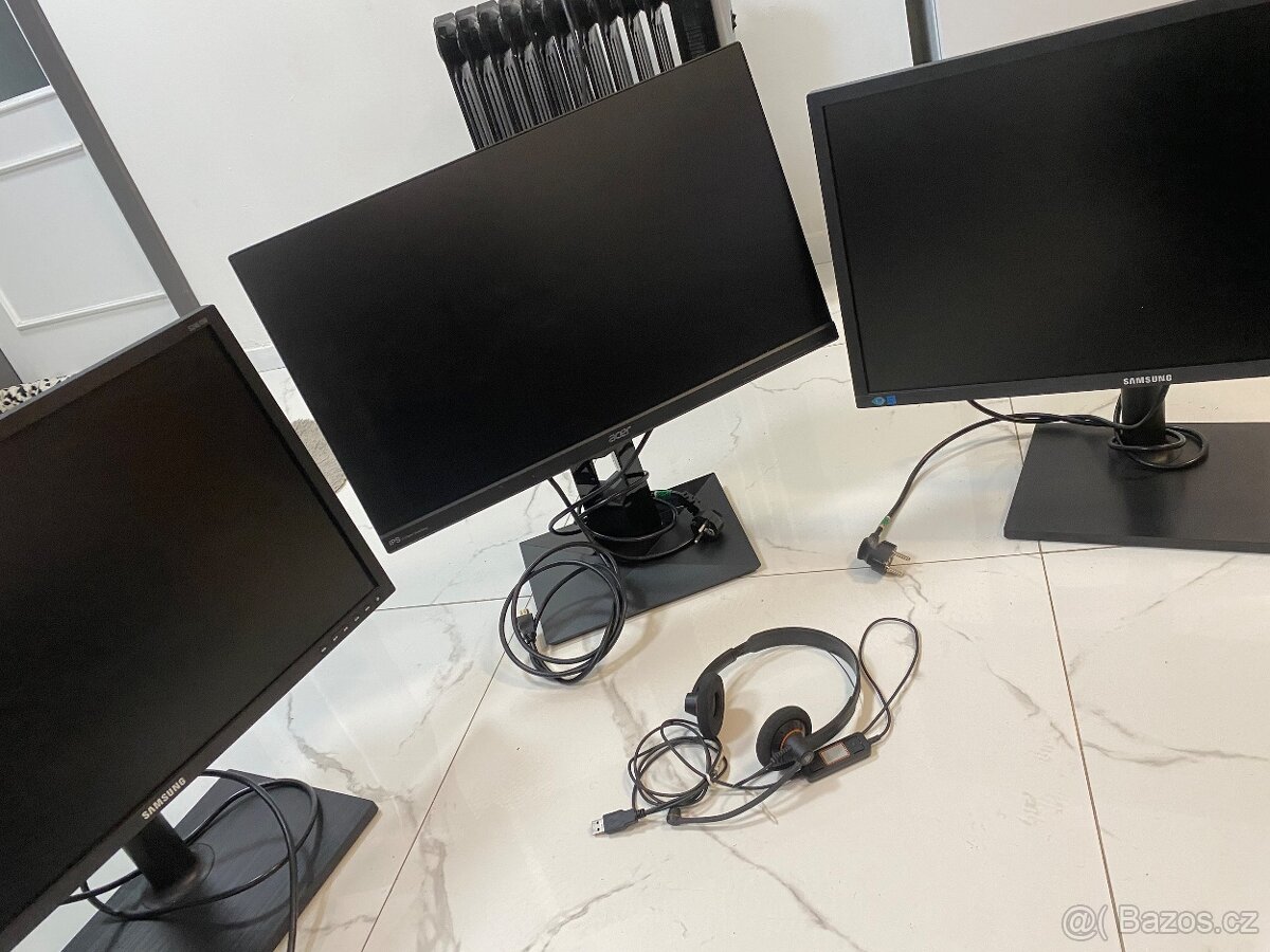 3x monitor Samsung /Acer + příslušenství - 2