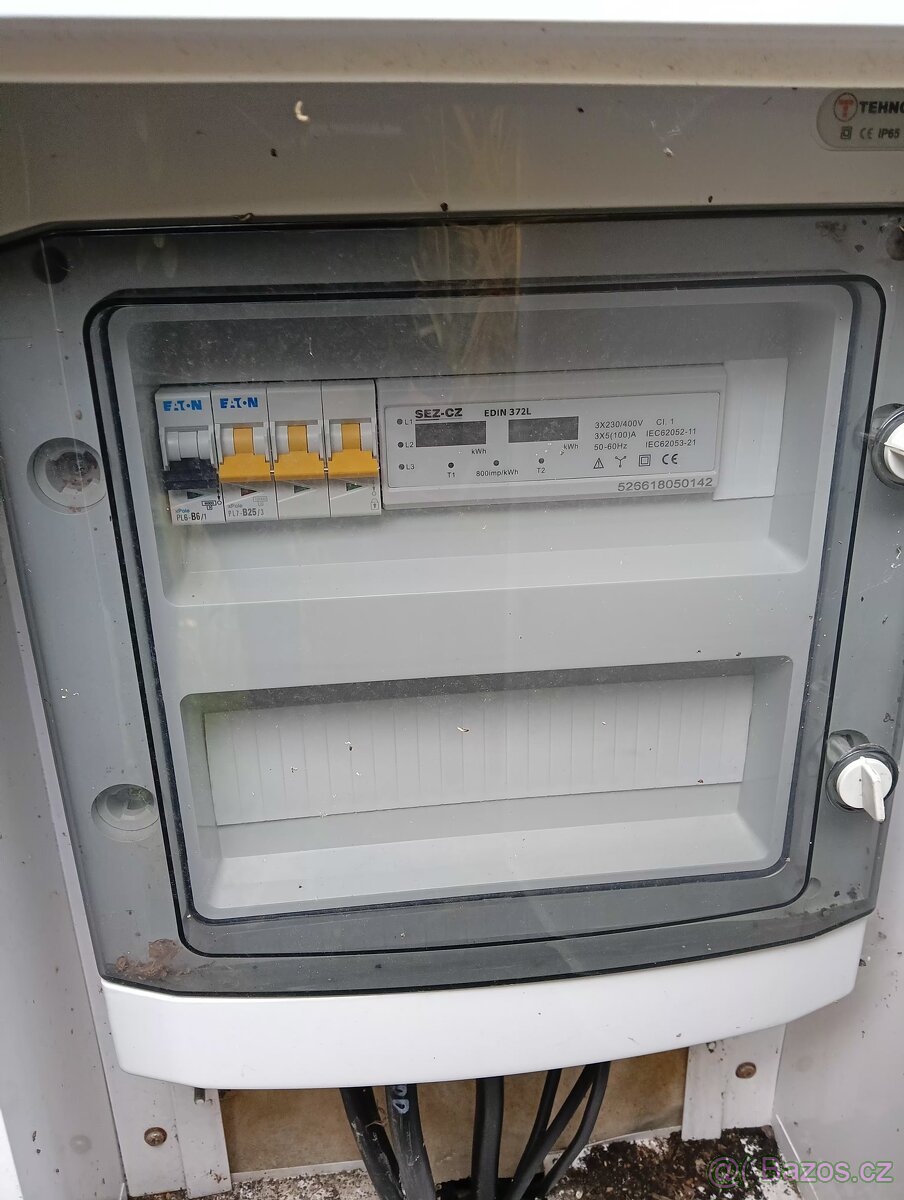 Elektromer a plechová rozvodová skříň - 2