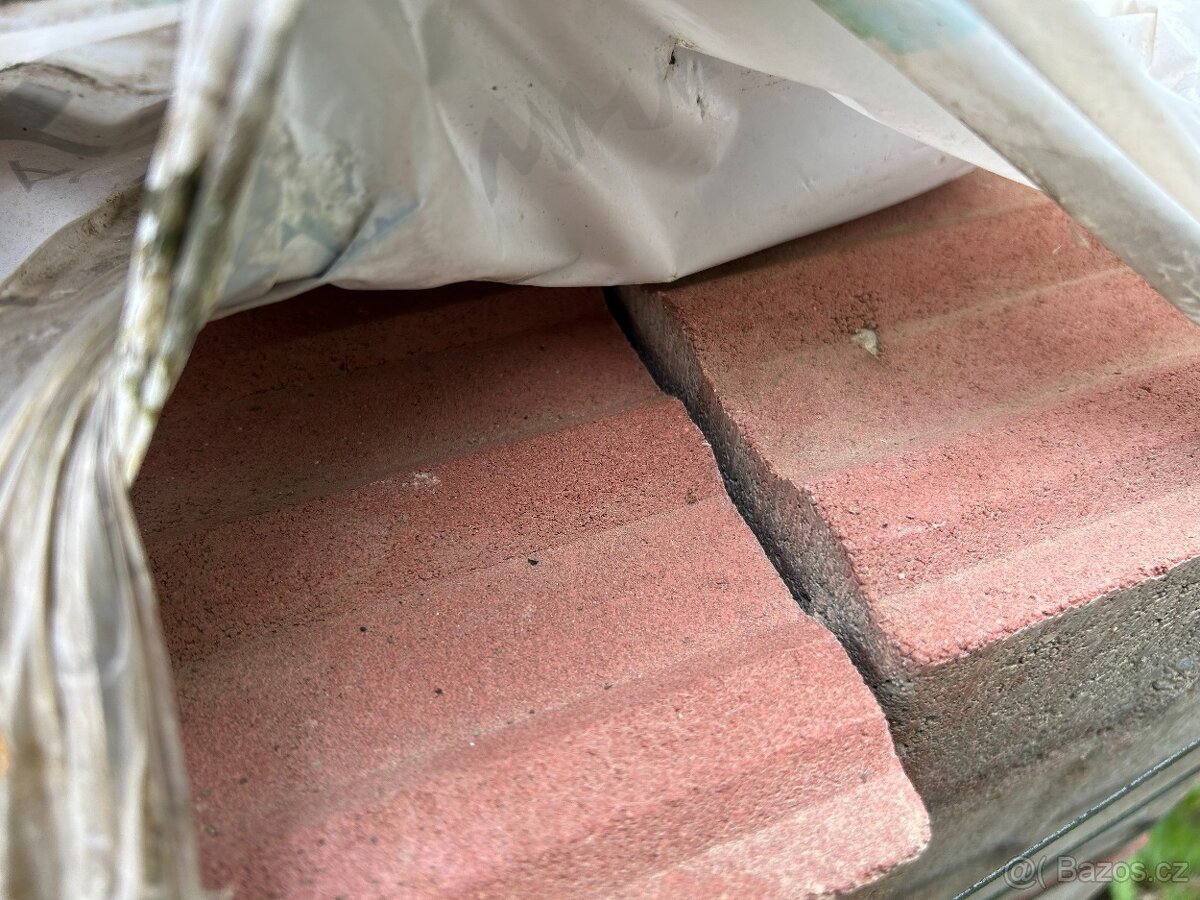 Dlažba červená specialní - 2