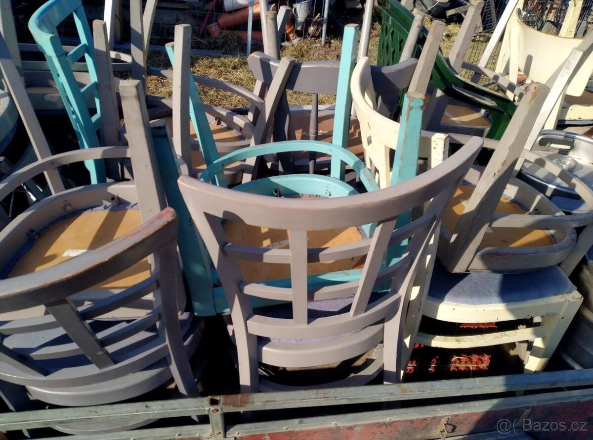 staré židle, skříňka, výlezák - 2