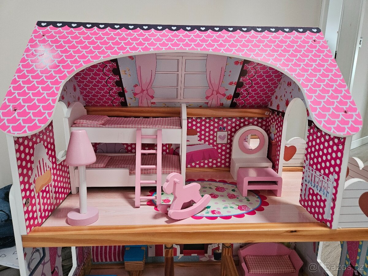 Dřevěný domeček pro panenky - 2