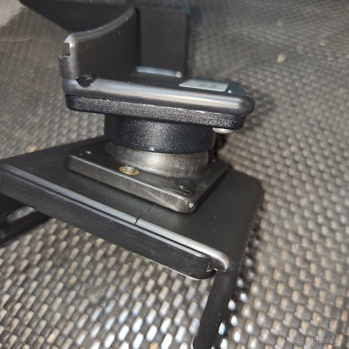 Držák mobilu pro vozy Volvo - 2