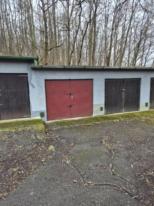 Pronajmu garáž 20m2 - 2