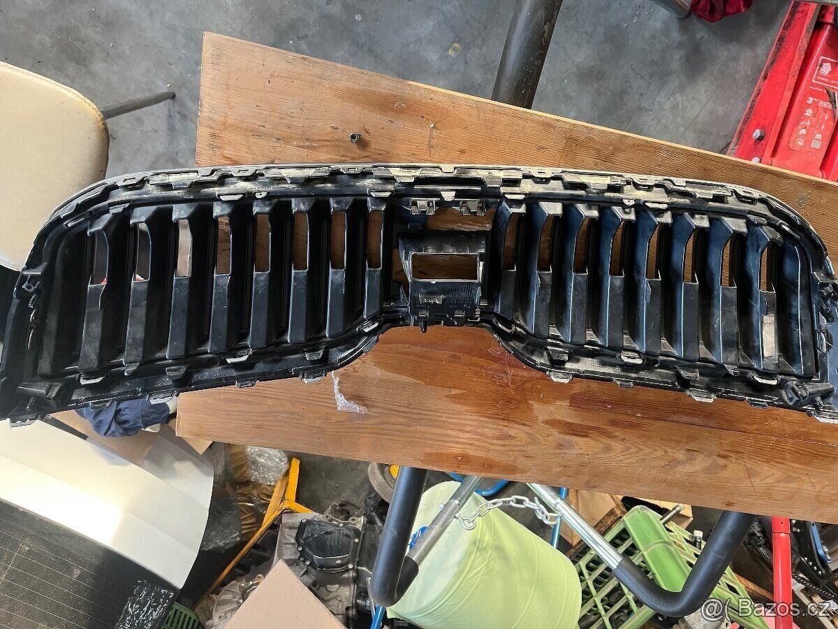 Superb III facelift mřížka - 2