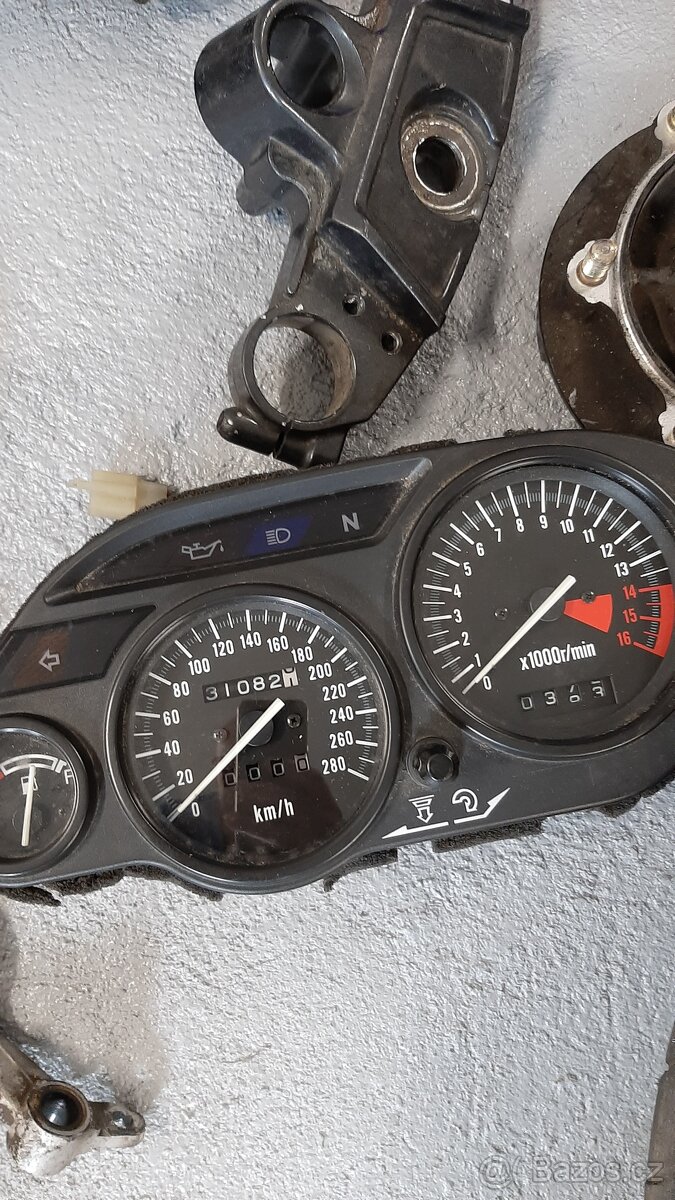 Kawasaki díly.. - 2