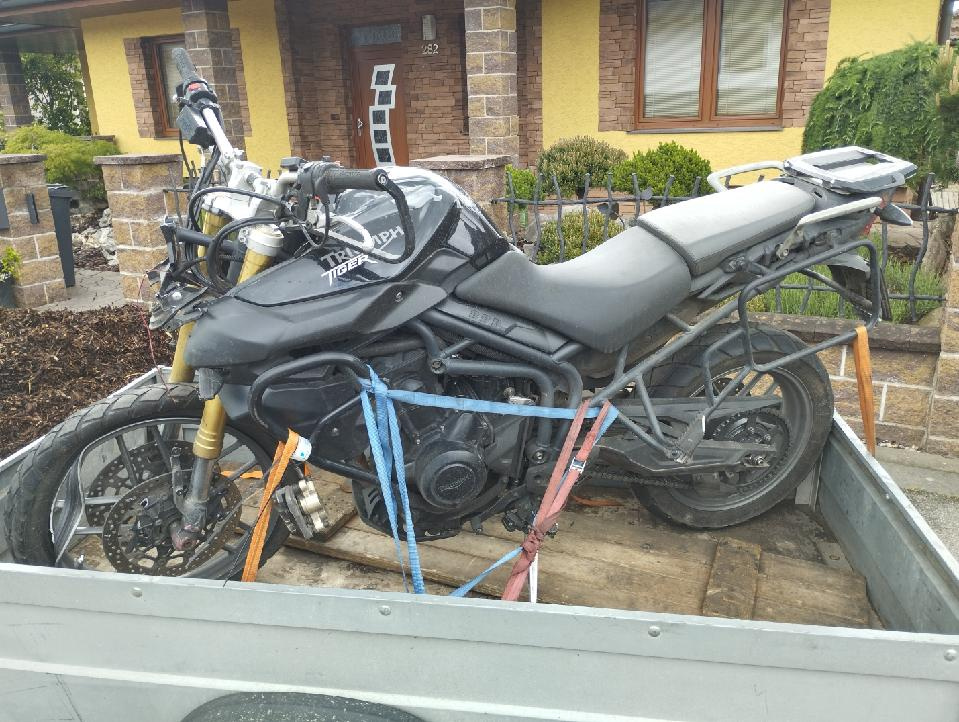 Triumph tiger 800 na díly - 2
