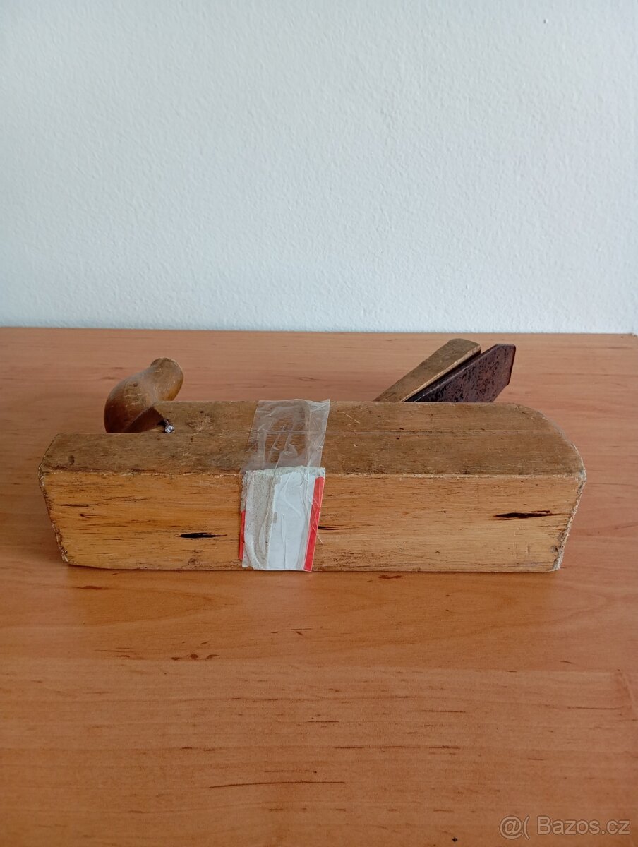 Starý truhlářský hoblík - 2