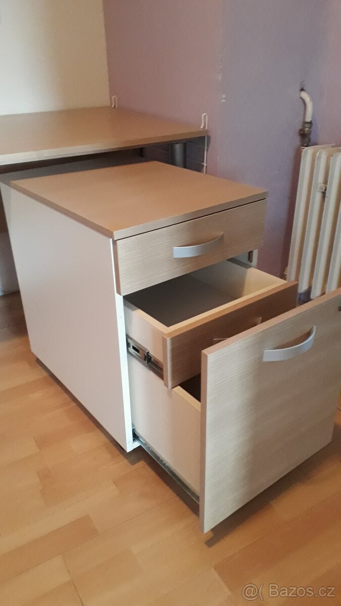 Kancelářský stůl - 2