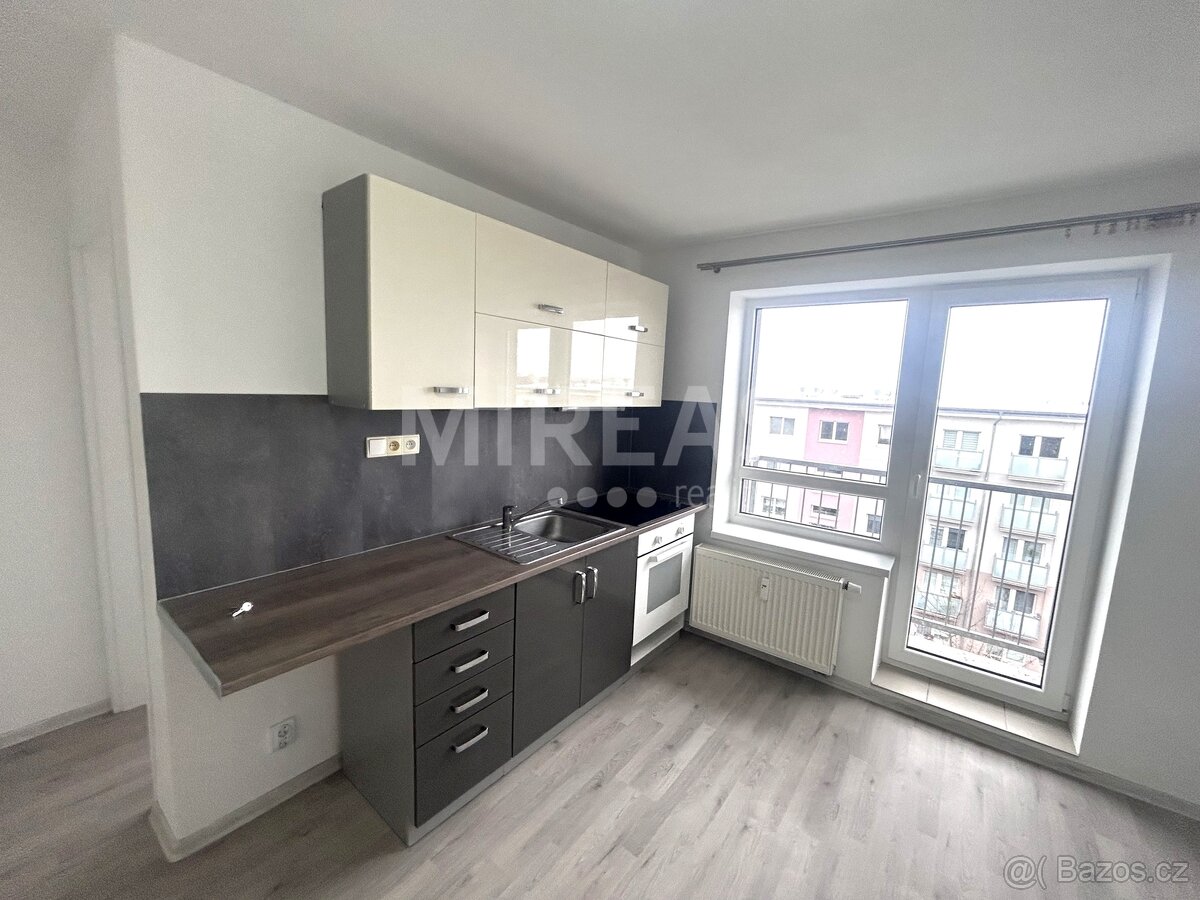 Milovice, pronájem bytu 2+kk/B + sklep, 32 m2, okr. Nymburk. - 2
