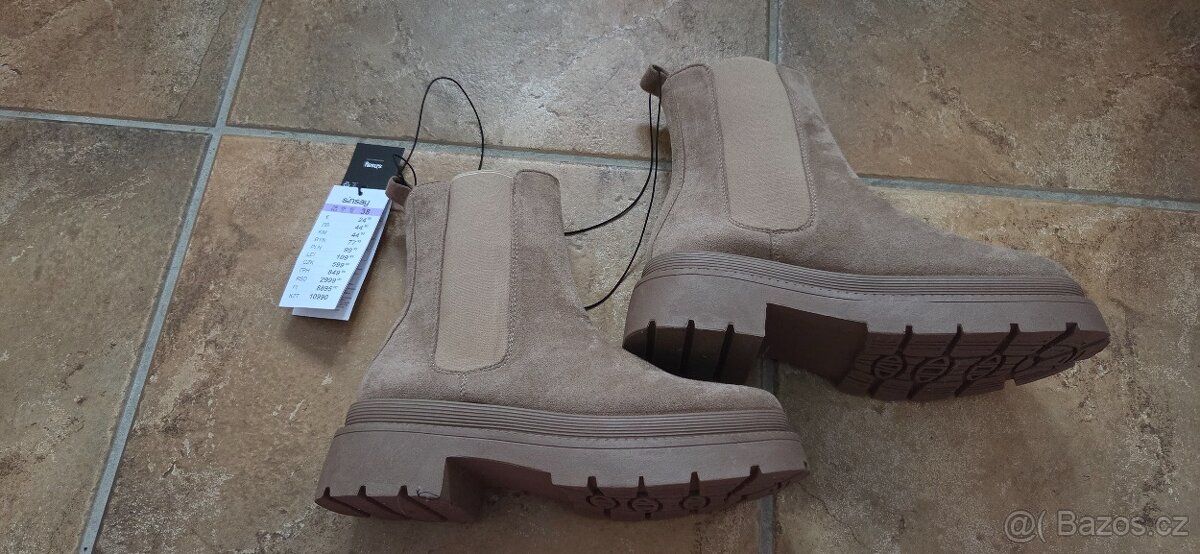 Divci boty vel. 38, NOVE - 2