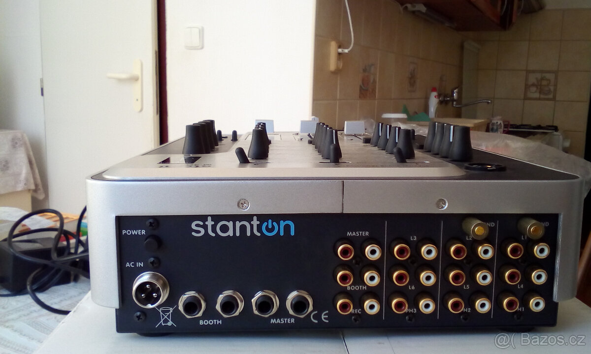 Stanton m.304 - mixážný pult. - 2