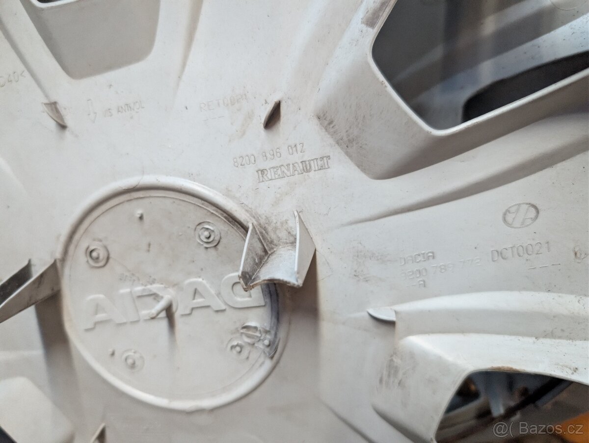 Prodám poklice Dacia 15" - 2