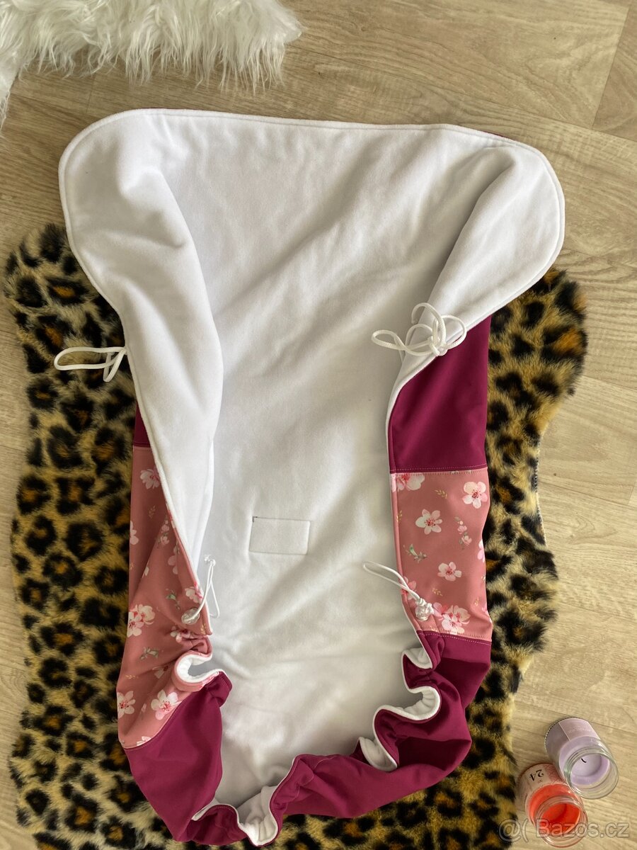 Nepadací deka na kočárek – softshell, hřejivá, praktická - 2