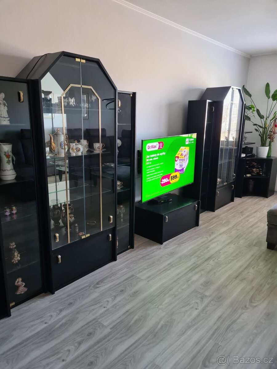 Černá obývací stěna - 2