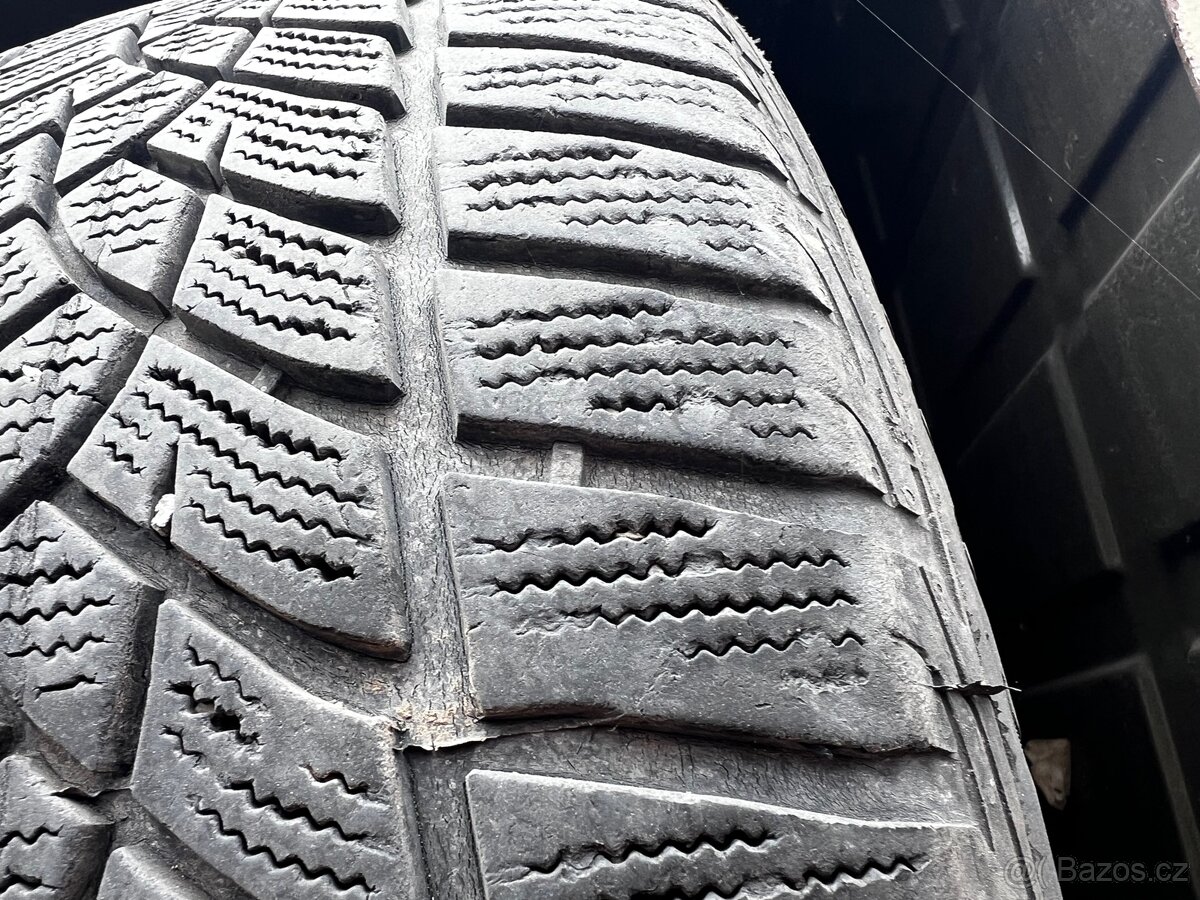 Celoroční pneu 215/55 R17 Good Year - 2