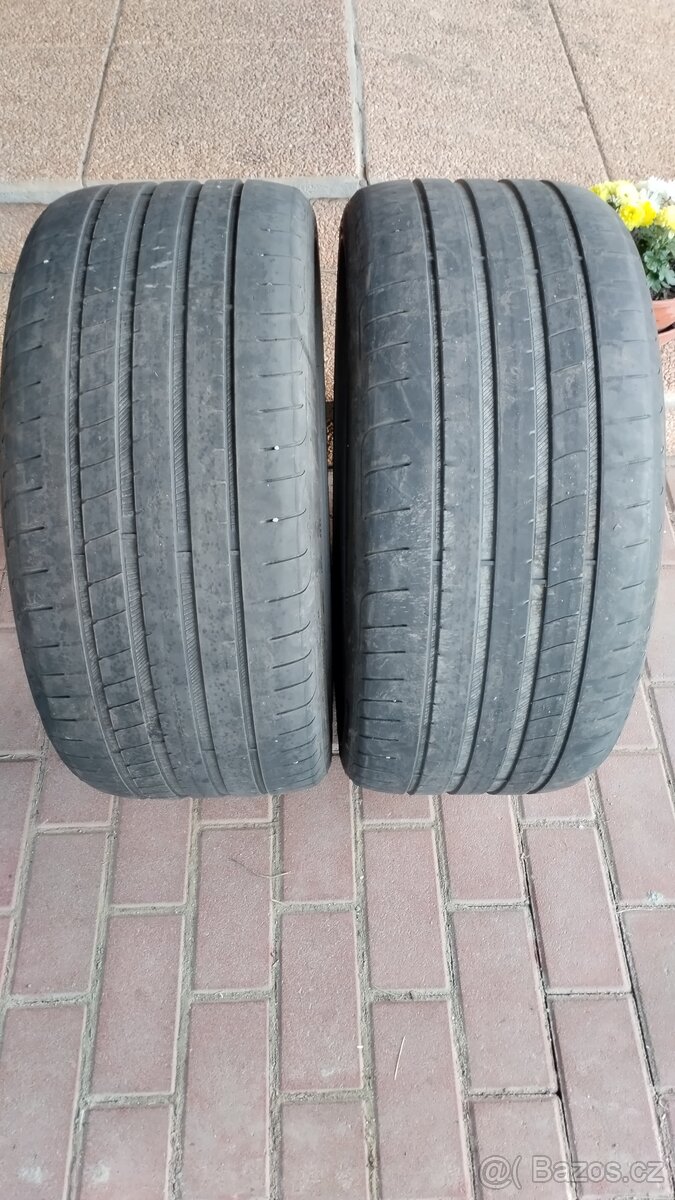 255/35R19 - 2
