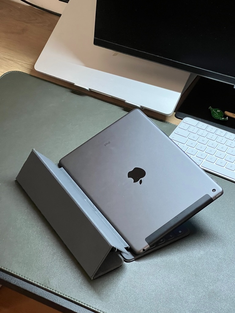 ZÁRUKA iPad 7th 10.2" 32GB + Folio Keyboard - 2