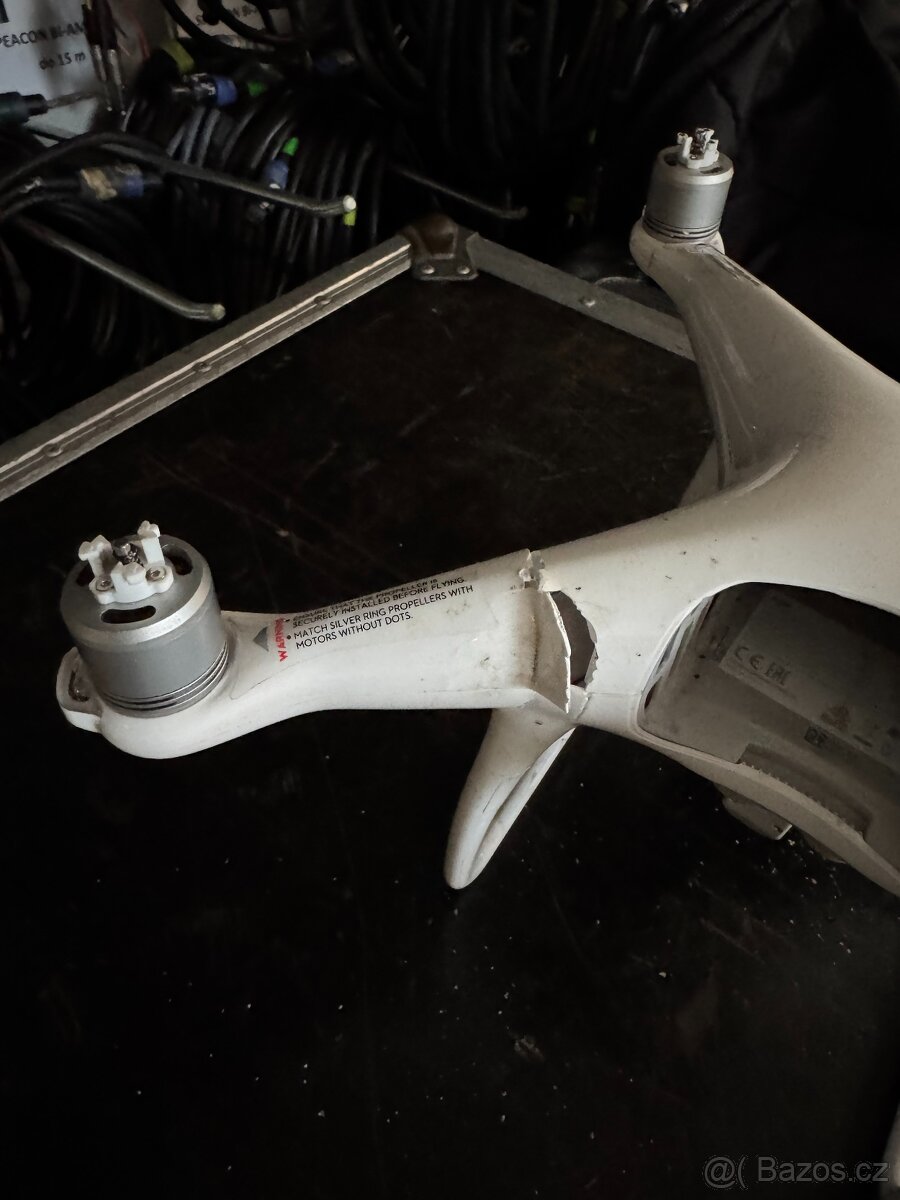 DJI - Phantom 4 na náhradní díly - 2