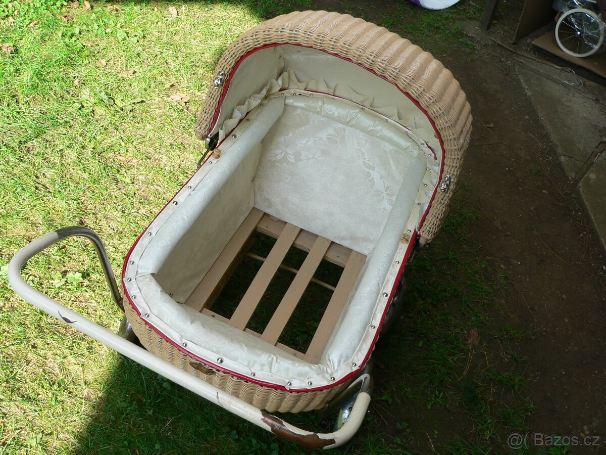 Retro kočárek proutěný pro panenky prodám nebo vyměním - 2