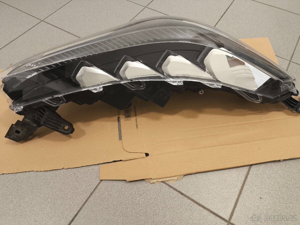 Přední světlo Toyota Corolla Cross - 2