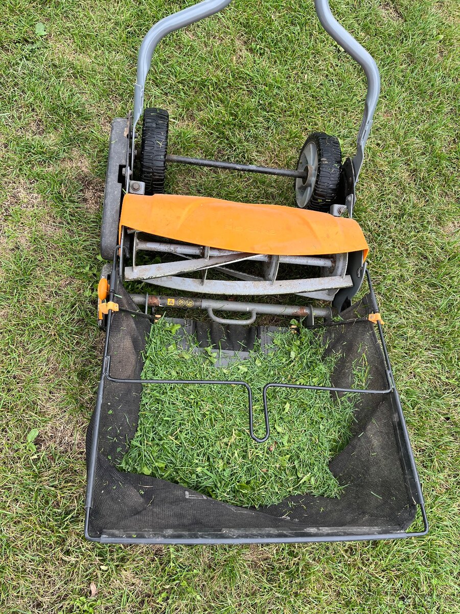 Vřetenová sekačka fiskar - 2